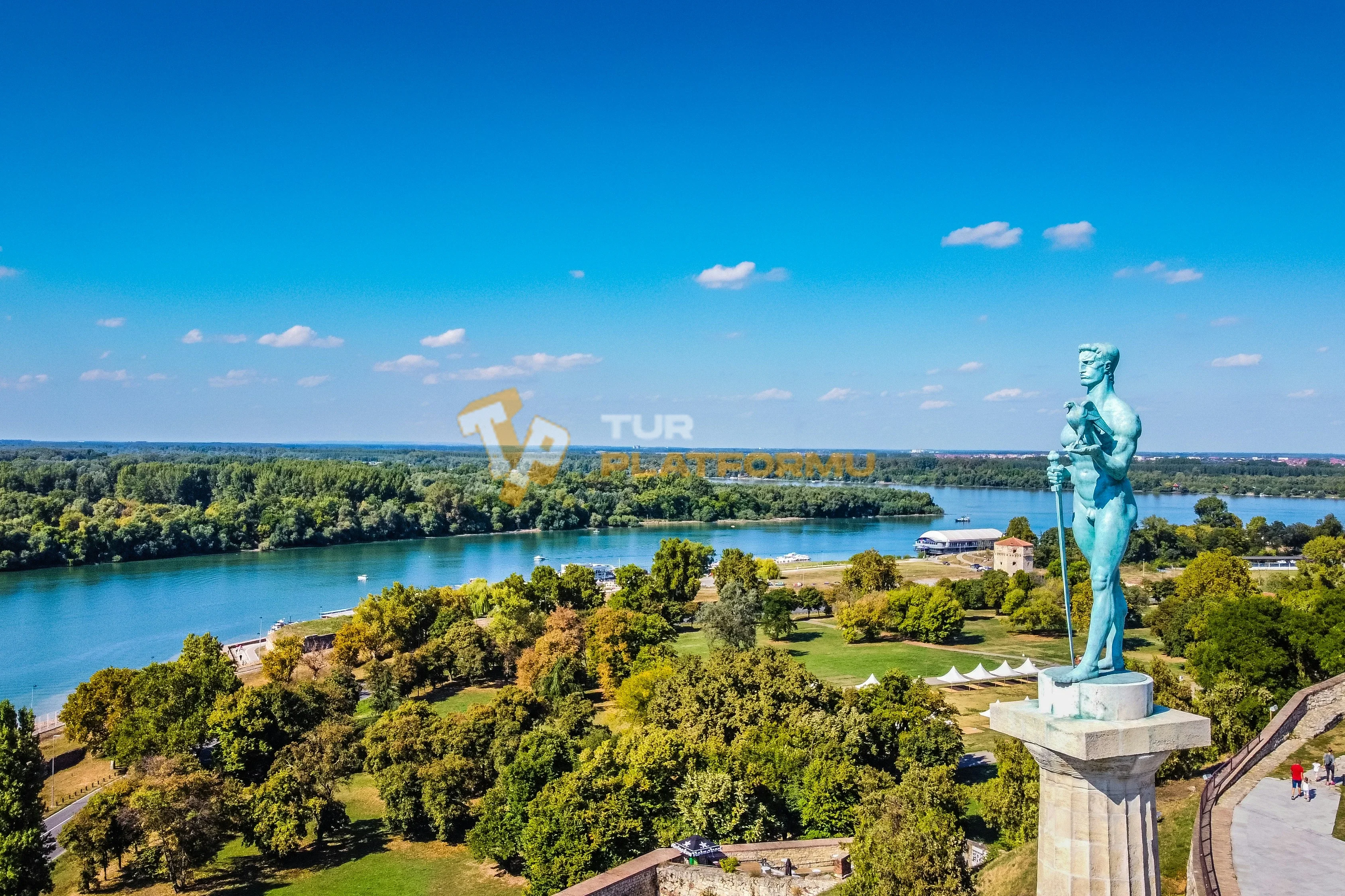 Belgrad Kalemegdan Kalesi ve nehir manzarası